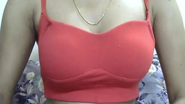 Snapshot of _FluffyHxney_ chatting on June 13, 2026, 4:49 pm FluffyHxney online show from June 13, 2026, 4:49 pm