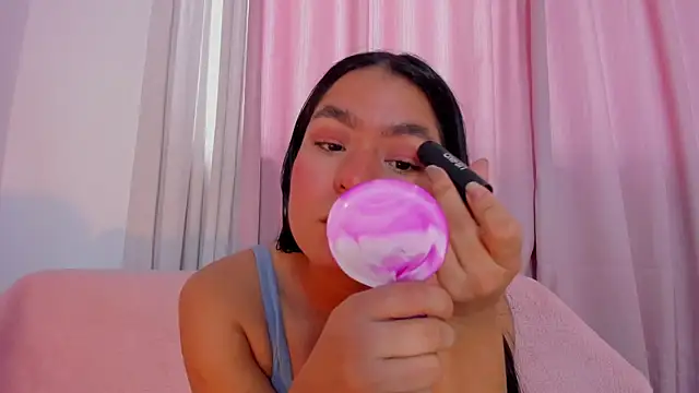 HayamiKioto online show from November 12, 2025, 12:31 pm