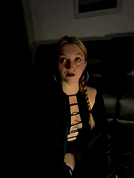 Snapshot of Stoner_BarbieXX chatting on October 30, 2025, 10:17 pm Stoner BarbieXX online show from October 30, 2025, 10:17 pm