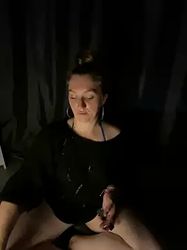 Snapshot of Stoner_BarbieXX chatting on June 24, 2026, 9:01 pm Stoner BarbieXX online show from June 24, 2026, 9:01 pm