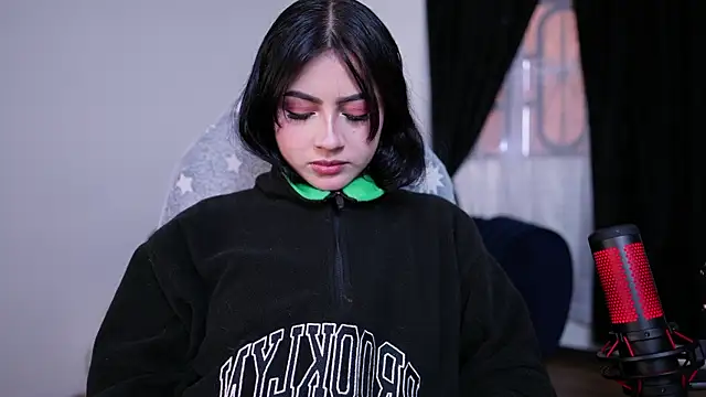 myeimmy 33 online show from April 30, 2026, 2:13 pm