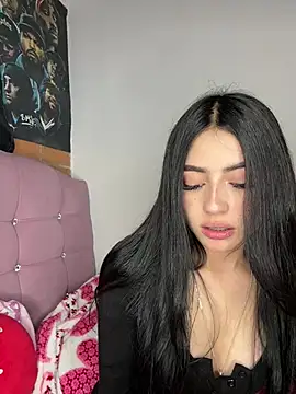 myeimmy 33 online show from January 3, 2025, 8:22 pm