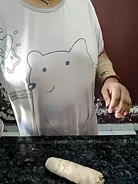 Snapshot of milf-kaira chatting on January 4, 2025, 3:29 am milf-kaira online show from January 4, 2025, 3:29 am