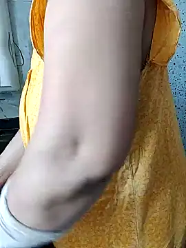 Snapshot of milf-kaira chatting on January 11, 2025, 5:10 am milf-kaira online show from January 11, 2025, 5:10 am