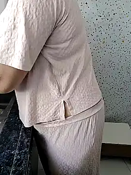 Snapshot of milf-kaira chatting on January 28, 2025, 4:29 am milf-kaira online show from January 28, 2025, 4:29 am