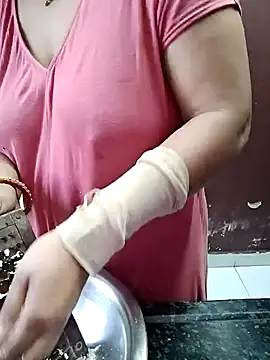 Snapshot of milf-kaira chatting on December 27, 2024, 2:58 am milf-kaira online show from December 27, 2024, 2:58 am