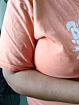 Snapshot of milf-kaira chatting on January 14, 2025, 4:04 am milf-kaira online show from January 14, 2025, 4:04 am