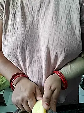 Snapshot of milf-kaira chatting on March 20, 2025, 2:19 am milf-kaira online show from March 20, 2025, 2:19 am