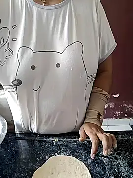 Snapshot of milf-kaira chatting on December 23, 2024, 6:44 am milf-kaira online show from December 23, 2024, 6:44 am