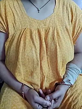 Snapshot of milf-kaira chatting on January 5, 2025, 4:58 am milf-kaira online show from January 5, 2025, 4:58 am