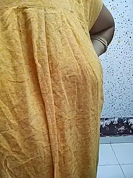 Snapshot of milf-kaira chatting on January 10, 2025, 3:07 am milf-kaira online show from January 10, 2025, 3:07 am