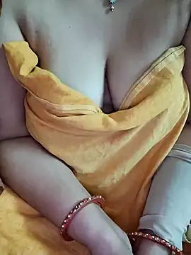 Snapshot of milf-kaira chatting on January 3, 2025, 6:00 am milf-kaira online show from January 3, 2025, 6:00 am