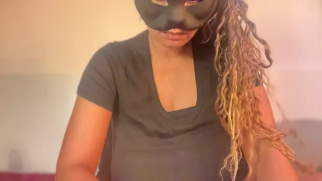 Snapshot of SCARLET-SANTANA chatting on October 25, 2025, 3:56 pm SCARLET-SANTANA online show from October 25, 2025, 3:56 pm