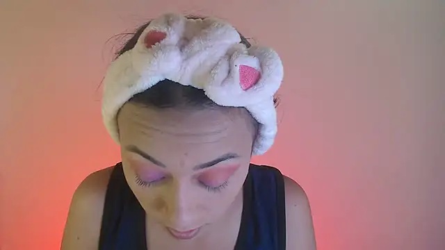 Snapshot of Little_aphrodite chatting on October 17, 2025, 7:15 pm Little aphrodite online show from October 17, 2025, 7:15 pm