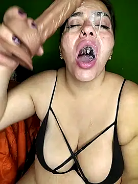 Snapshot of emily_sweet13 chatting on February 20, 2026, 12:18 pm emily sweet13 online show from February 20, 2026, 12:18 pm