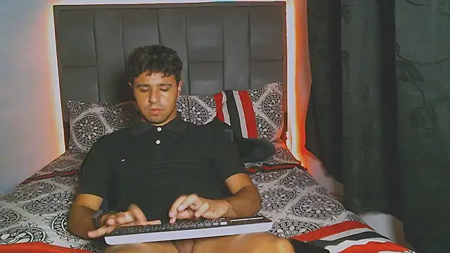 Snapshot of beautiful_james chatting on December 17, 2024, 6:13 am beautiful james online show from December 17, 2024, 6:13 am