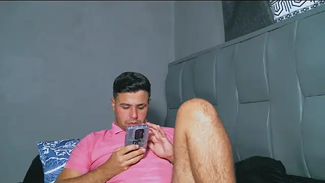 Snapshot of beautiful_james chatting on February 18, 2025, 12:59 am beautiful james online show from February 18, 2025, 12:59 am