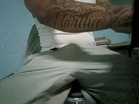 Javierhot666 online show from May 5, 2026, 5:05 pm