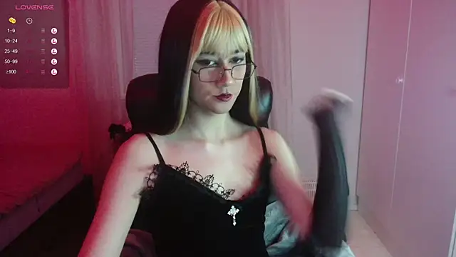 Snapshot of lewd_pillows chatting on December 18, 2024, 7:41 pm lewd pillows online show from December 18, 2024, 7:41 pm