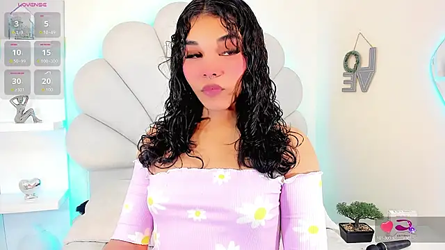 Snapshot of ValentinaMarinn chatting on October 16, 2025, 8:50 pm ValentinaMarinn online show from October 16, 2025, 8:50 pm