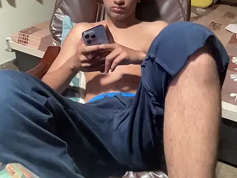 yourhero3466 online show from March 8, 2026, 8:45 pm