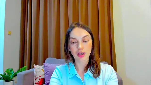 Snapshot of LovelyeeMia chatting on October 5, 2025, 12:07 pm LovelyeeMia online show from October 5, 2025, 12:07 pm