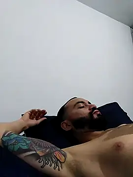 Juandiam online show from June 19, 2026, 3:23 am