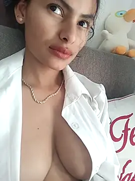 Snapshot of vanyacam_ chatting on December 14, 2025, 8:36 pm vanyacam online show from December 14, 2025, 8:36 pm