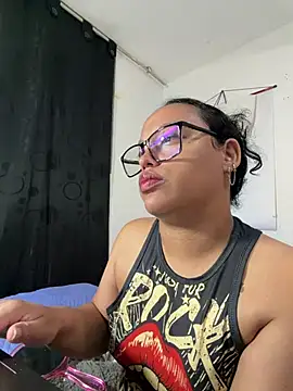 Snapshot of angela_angels_ chatting on July 5, 2026, 4:19 am angela angels online show from July 5, 2026, 4:19 am