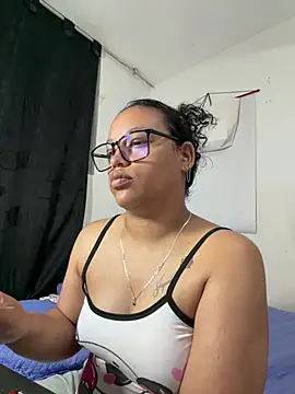 Snapshot of angela_angels_ chatting on July 7, 2026, 11:25 am angela angels online show from July 7, 2026, 11:25 am