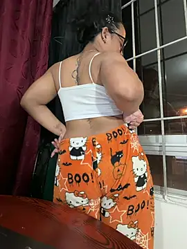 Snapshot of angela_angels_ chatting on June 21, 2026, 2:17 am angela angels online show from June 21, 2026, 2:17 am