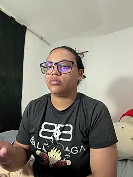 Snapshot of angela_angels_ chatting on July 1, 2026, 11:43 am angela angels online show from July 1, 2026, 11:43 am