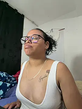 Snapshot of angela_angels_ chatting on July 6, 2026, 1:01 am angela angels online show from July 6, 2026, 1:01 am