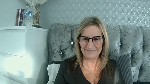 Additive Mature Linda online show from September 21, 2025, 4:01 pm