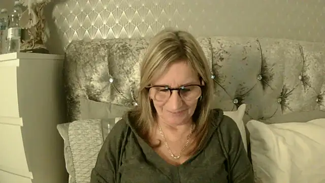 Additive Mature Linda online show from October 3, 2025, 6:31 pm