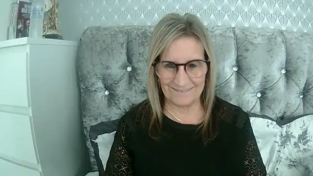 Additive Mature Linda online show from September 19, 2025, 4:00 pm
