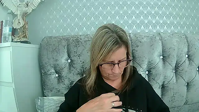 Additive Mature Linda online show from October 6, 2025, 3:13 pm