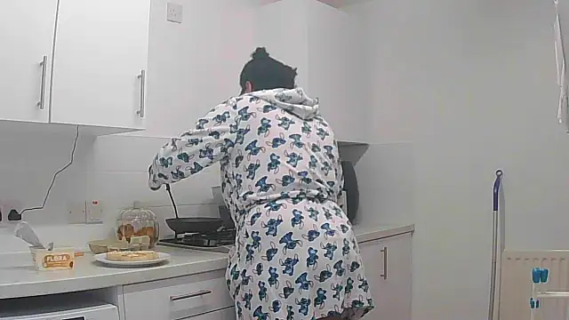 vanilla chocolate23 online show from November 12, 2025, 9:35 am