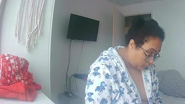 vanilla chocolate23 online show from February 16, 2026, 11:42 am