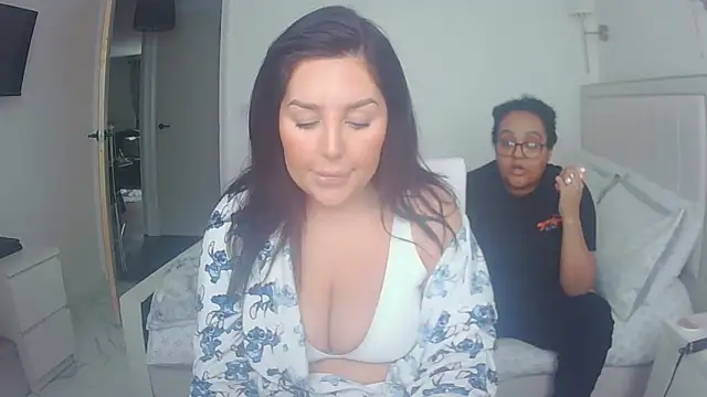 vanilla chocolate23 online show from February 26, 2026, 12:38 pm