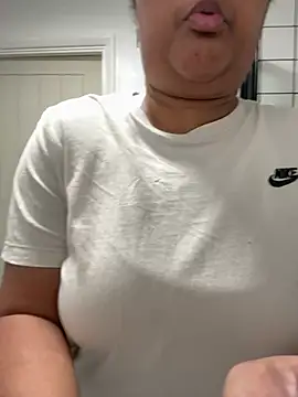 vanilla chocolate23 online show from January 10, 2026, 12:22 pm