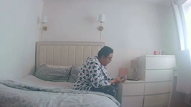 vanilla chocolate23 online show from March 14, 2026, 12:00 pm