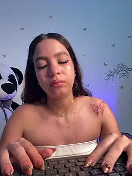IamSteph13 online show from June 16, 2026, 5:18 am