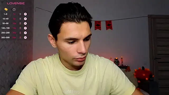 Snapshot of denlover1 chatting on October 15, 2025, 6:44 am denlover1 online show from October 15, 2025, 6:44 am