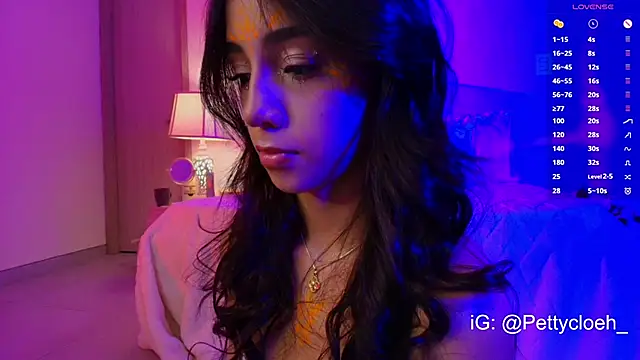 Snapshot of PettyCloeh chatting on October 24, 2025, 9:25 pm PettyCloeh online show from October 24, 2025, 9:25 pm