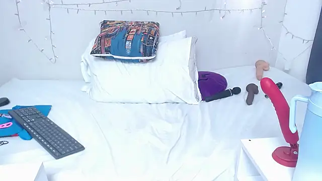 Nicol Love0 online show from March 12, 2025, 7:58 pm