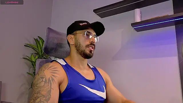 Snapshot of tony_muscle chatting on May 16, 2026, 10:58 am tony muscle online show from May 16, 2026, 10:58 am