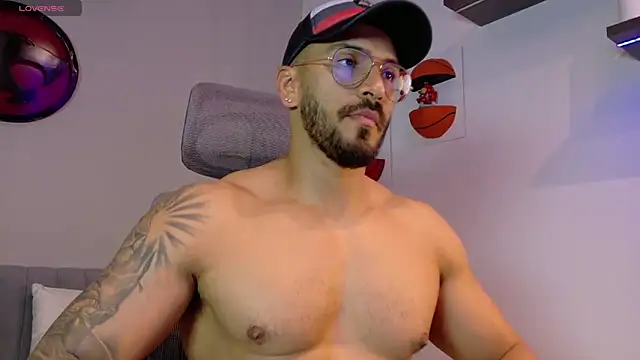 Snapshot of tony_muscle chatting on May 24, 2026, 11:10 am tony muscle online show from May 24, 2026, 11:10 am