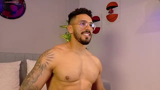 Snapshot of tony_muscle chatting on May 25, 2026, 8:07 pm tony muscle online show from May 25, 2026, 8:07 pm