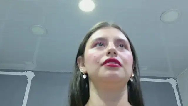 Snapshot of MadelineBeckert chatting on June 3, 2026, 7:18 pm MadelineBeckert online show from June 3, 2026, 7:18 pm